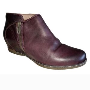 Dansko Women's Leyla Hidden Wedge Burgundy Leather Ankle Bootie Size 37